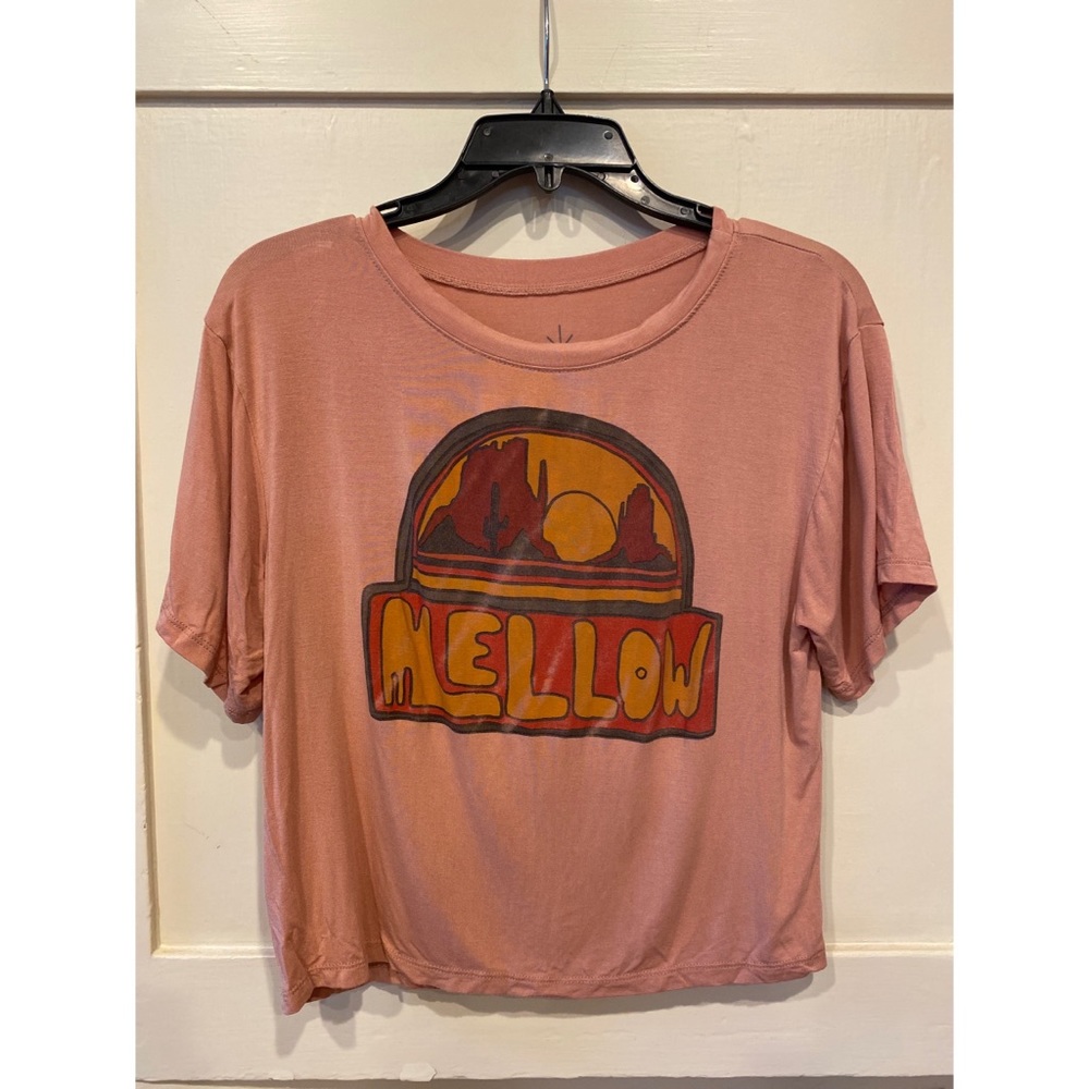 Mellow Graphic Tee in Pink